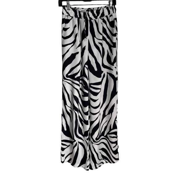 ⭐️Host Pick⭐️BERSHKA ELASTIC WAIST WIDE LEG SATIN TROUSERS - Picture 2 of 9